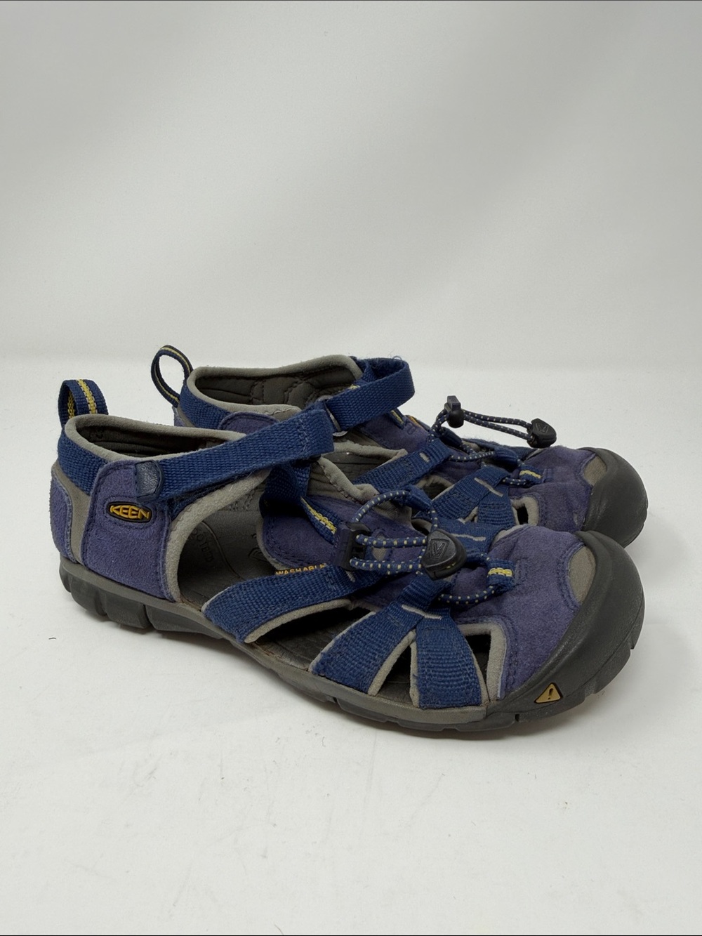 KEEN Newport H2 Navy Blue Closed-Toe Sandals kids size 3